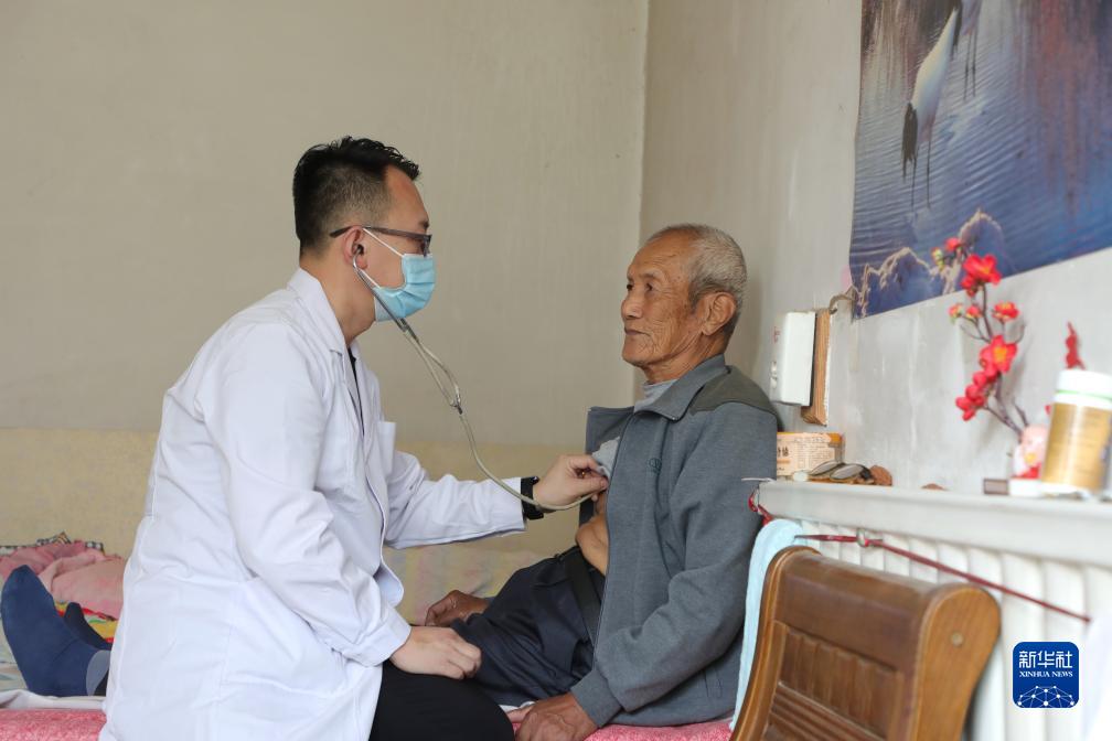泛亚电竞官方迟福林：做好医疗健康产业这篇大文章是海南自贸港建设的重大任务