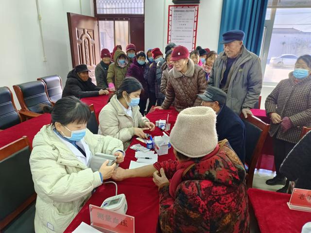 泛亚电竞入口清丰县人民医院开展“健康宣传·医疗义诊”文明实践活动(图2)