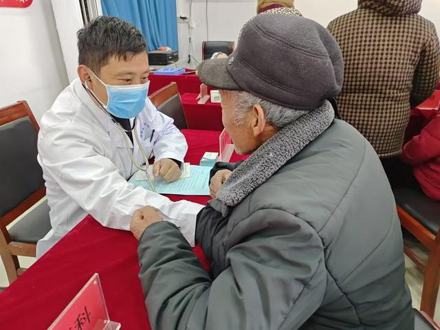 泛亚电竞入口清丰县人民医院开展“健康宣传·医疗义诊”文明实践活动(图3)