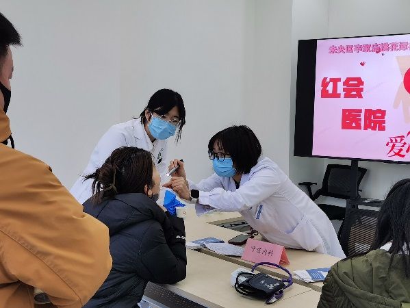 泛亚电竞网址服务基层丨西安市红会医院“红会名医基层行”公益活动圆满结束(图2)