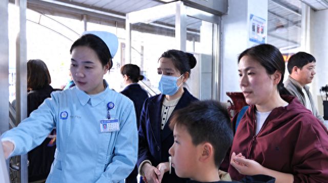 郑州仁济医院脊柱关节健康泛亚电竞网址日活动暖心启幕