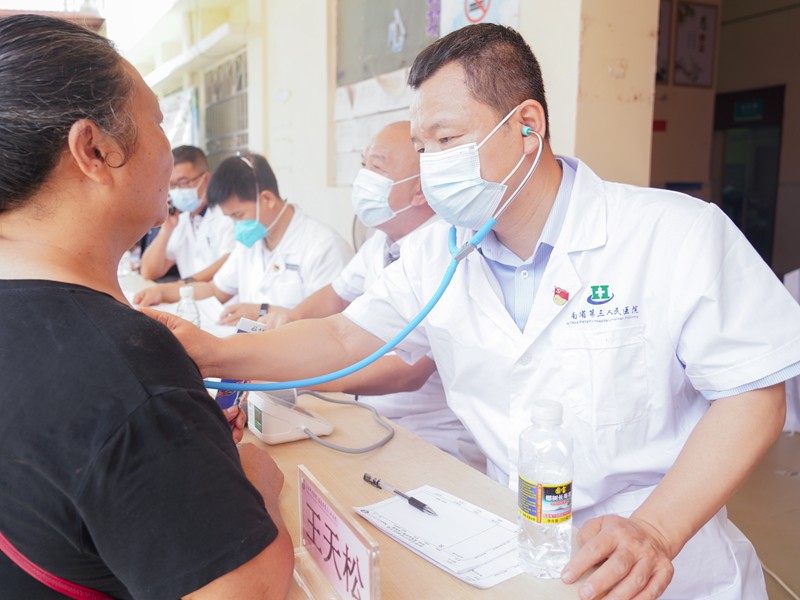 泛亚电竞注册三亚中心医院：多维度升级医疗服务 铸就百姓信赖的“医”靠(图2)