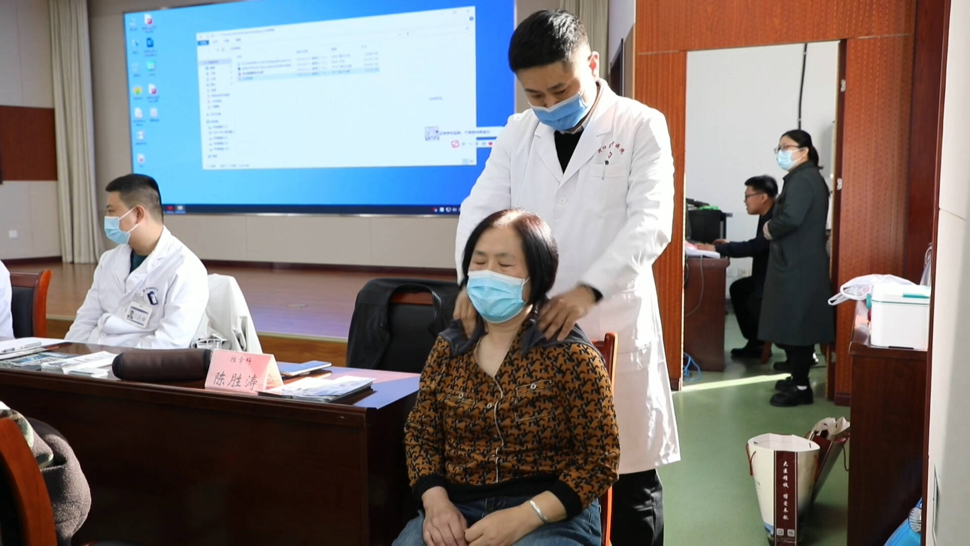 泛亚电竞下载东营市河口区：深化医疗服务改革 “流动健康驿站”新模式开启义诊新篇章