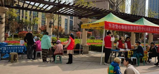 泛亚电竞下载爱心汇聚凌云佳苑公益义诊情暖人心