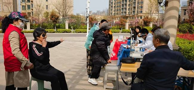 泛亚电竞下载爱心汇聚凌云佳苑公益义诊情暖人心(图6)