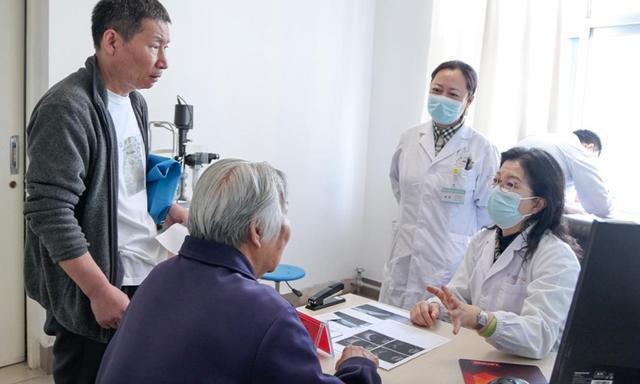 上海医生泛亚电竞下载跨越两千多公里“送光明”沪蒙协作给百姓带去“看得见”的医疗