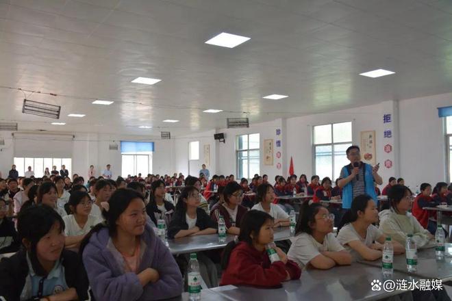 泛亚电竞登录爱心义诊进黄营 健康关怀暖人心(图4)