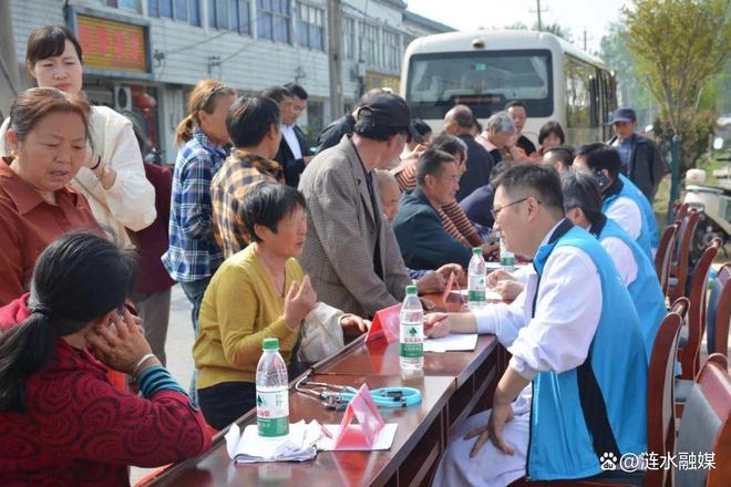 泛亚电竞登录爱心义诊进黄营 健康关怀暖人心(图3)