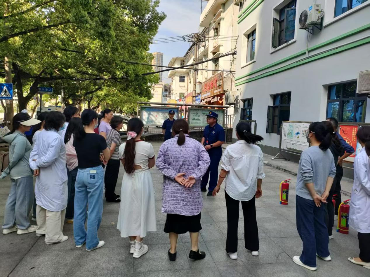 泛亚电竞登录温泉社区卫生服务中心 开展消防安全知识培训暨应急演练活动(图2)
