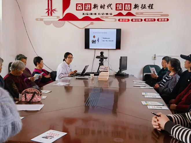 健康科普专家走基层 湖屯镇卫生院泛亚电竞平台走进钱庄新村普及高血压防治与中医养生