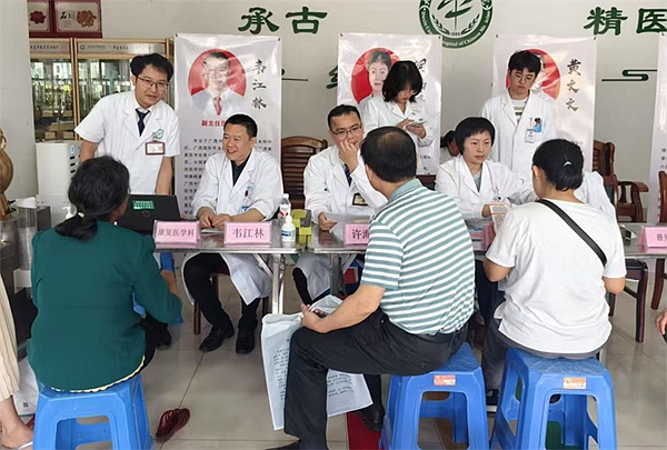 广西民族医院泛亚电竞登录赴大新县中医医院开展巡回医疗活动