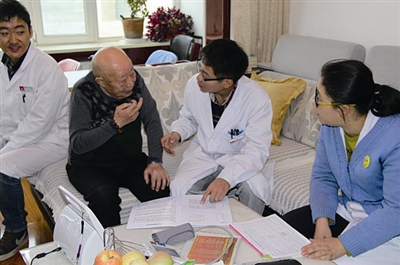 让百姓更有“医”靠“爱在罗泾 健康同泛亚电竞下载行”红十字日大型医疗咨询活动举办
